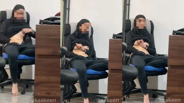 Bokep Indo Kaakeen Hijab Sange Colmek Pas Lagi di Kantor